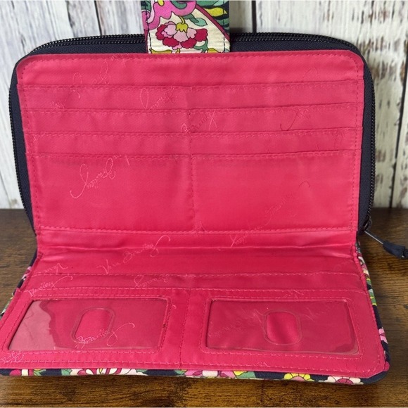 Vera Bradley Turn Lock Wallet-Black Petal Paisley RETIRED Pattern - Picture 4 of 8